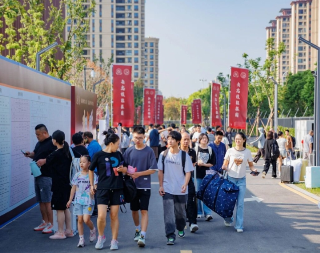 在区域内自由流动高效配置最大化发挥教育服务区域开展的作用