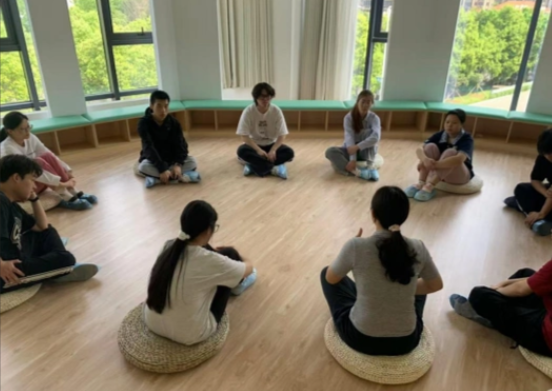 将健康理念融入日常管理用心用情守护每一位学生的健康生长